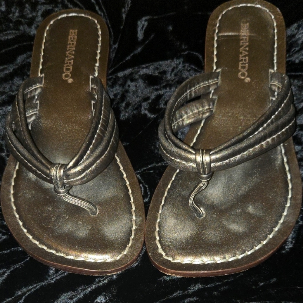 Bernardo Bronze Leather Sandals Classic Design